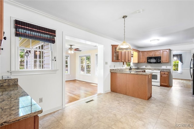 kitchen featuring black microwave, electric stove, a peninsula, ornamental molding, and a ceiling fan