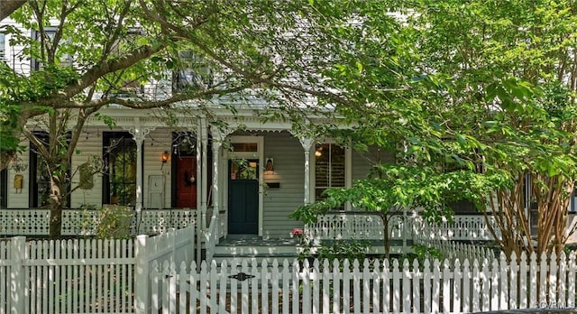 view of front of house with a porch and a fenced front yard