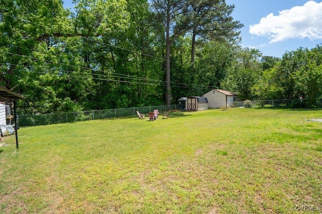 view of yard featuring a storage unit and an outdoor structure