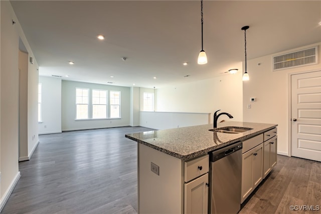 kitchen with dishwasher, a sink, dark wood-style flooring, a kitchen island with sink, and stone countertops