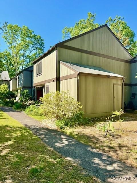 view of side of property featuring an outbuilding