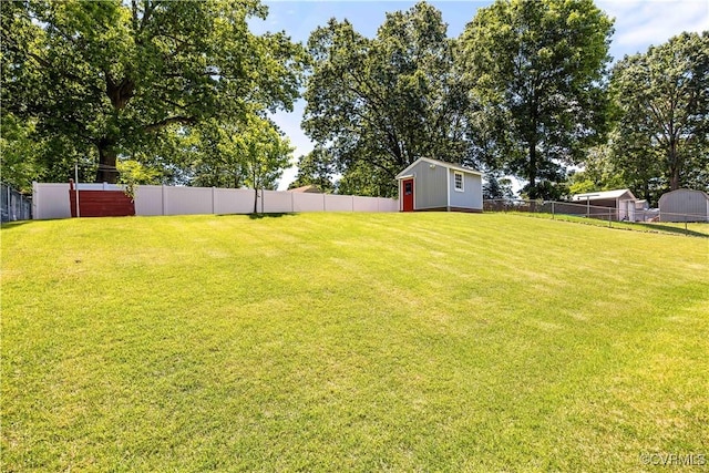view of yard with a shed and an outdoor structure