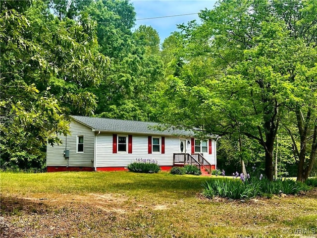 8920 Richard Ln, Rice, VA 23966 - manufactured / mobile home featuring a front lawn and crawl space