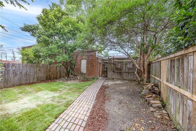 2706 W Grace St, Richmond, VA 23220 - view of yard with a gate