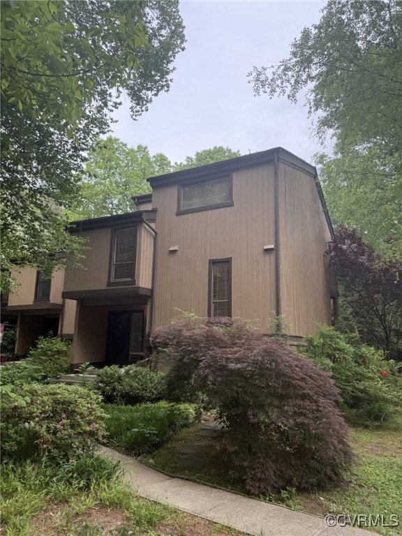 view of home's exterior