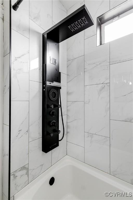1517 Oakwood Ave, Richmond, VA 23223 - full bathroom featuring shower / tub combination