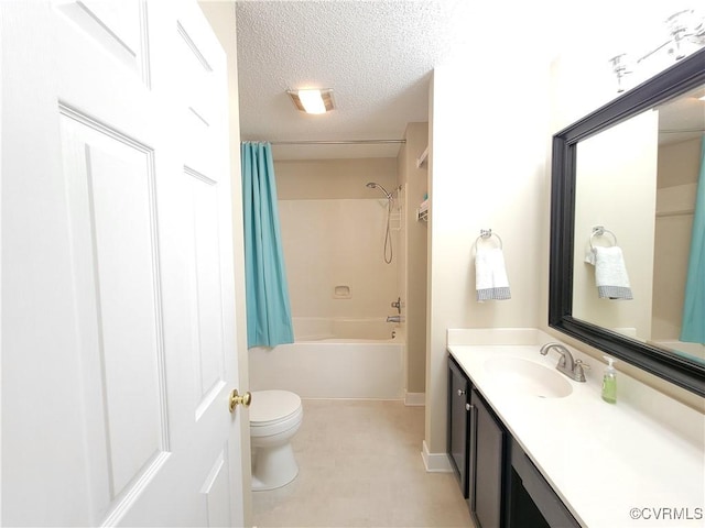 full bath with toilet, vanity, shower / bath combo, a textured ceiling, and baseboards