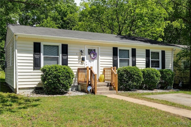 view of front of property with a front yard