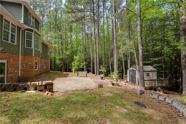5470 Tyshire Pkwy, Providence Forge, VA 23140 - view of yard with a shed, a patio area, an outdoor structure, and a wooded view