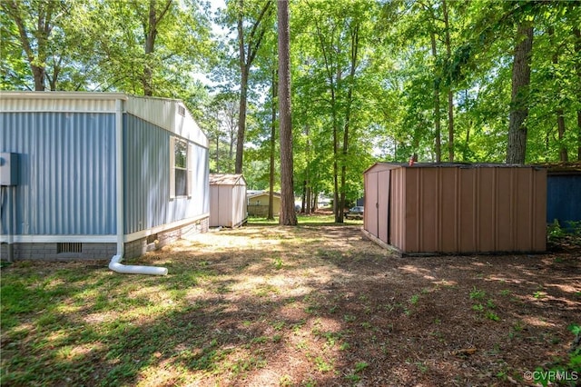 view of yard with a storage shed and an outdoor structure