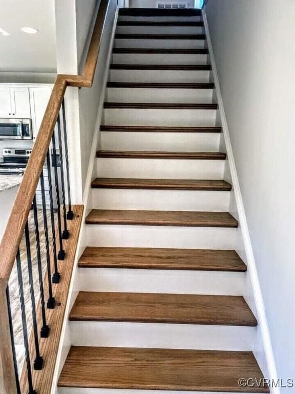 409 Confederate Dr, Orange, VA 22508 - view of staircase