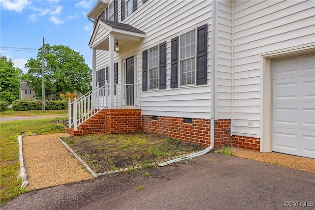 4221 Hunter Green Ct, Henrico, VA 23294 - property entrance featuring crawl space and a garage