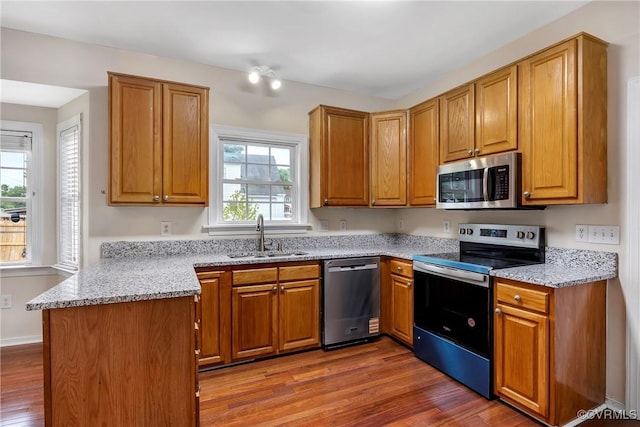4221 Hunter Green Ct, Henrico, VA 23294 - kitchen featuring appliances with stainless steel finishes, a sink, a peninsula, dark wood-style floors, and healthy amount of natural light