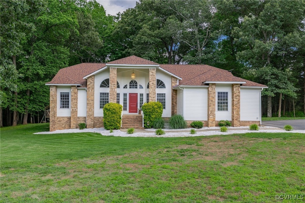 11781 Putnam Pl, Amelia Courthouse, VA 23002 - view of front facade with a front yard, brick siding, and a shingled roof