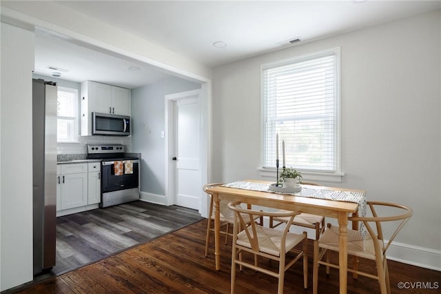 1811 Fenton St, Richmond, VA 23231 - dining space featuring dark wood-style flooring, baseboards, and a barn door