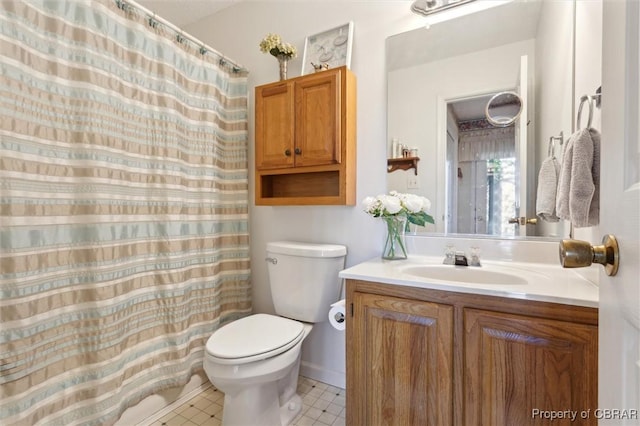 591 Plantation Rd, North, VA 23128 - bathroom featuring toilet, vanity, and curtained shower