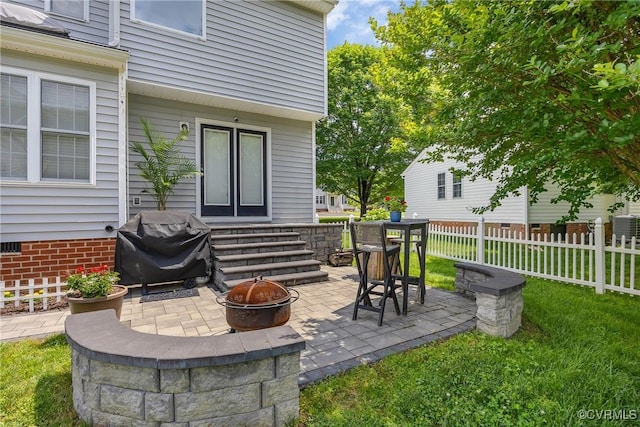 view of patio with an outdoor fire pit and grilling area