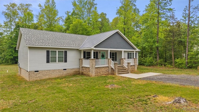 7570 Mount Zion Rd, Jetersville, VA 23083 - view of front facade featuring crawl space, a porch, a shingled roof, and a front yard