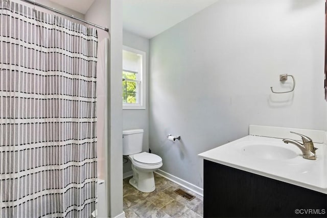 3704 Burnham Dr, Hopewell, VA 23860 - full bath featuring baseboards, vanity, toilet, and curtained shower