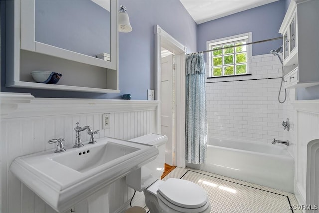 3201 Kensington Ave, Richmond, VA 23221 - full bathroom featuring a wainscoted wall, shower / tub combo, toilet, a sink, and tile patterned flooring