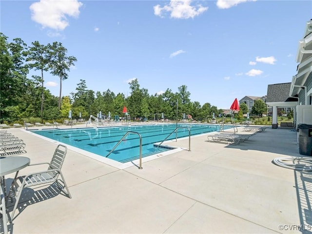 6024 Banyan Ln, Chesterfield, VA 23234 - community pool with a patio area