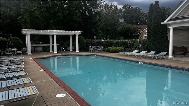 7211 Norwood Pond Ct, Midlothian, VA 23112 - community pool with a pergola and a patio area