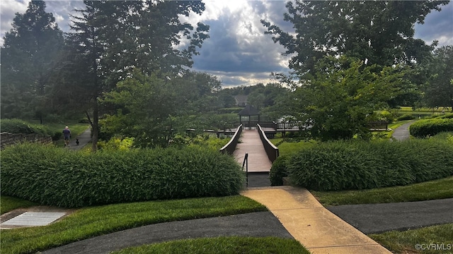 7211 Norwood Pond Ct, Midlothian, VA 23112 - surrounding community with a gazebo