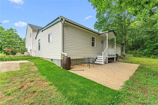 5541 Cedar Ln, Amelia Courthouse, VA 23002 - rear view of house with a lawn