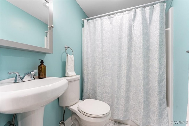 5541 Cedar Ln, Amelia Courthouse, VA 23002 - bathroom with toilet, a sink, and a shower with curtain
