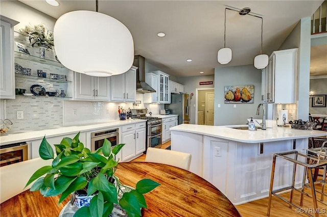 645 Farnham Cir, North Chesterfield, VA 23236 - kitchen with appliances with stainless steel finishes, a sink, wall chimney exhaust hood, a peninsula, and backsplash