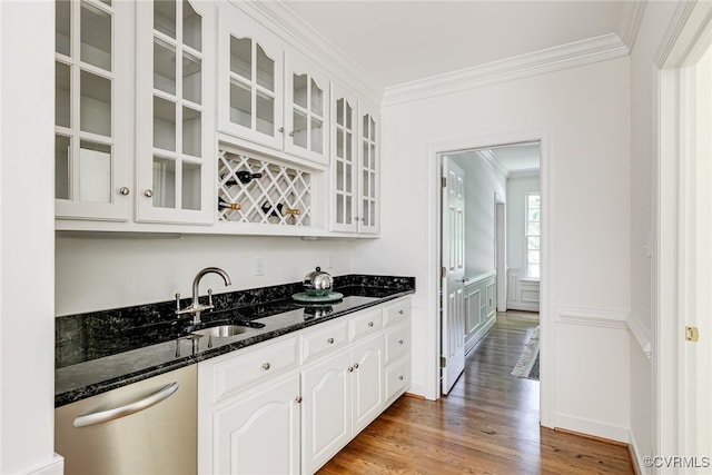 9905 Carrington Pl, Henrico, VA 23238 - indoor wet bar with dishwasher, ornamental molding, and light wood-style flooring