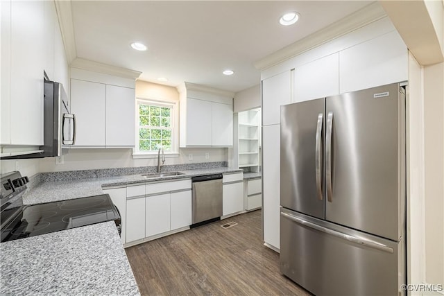 kitchen with stainless steel appliances, a sink, dark wood finished floors, white cabinets, and recessed lighting
