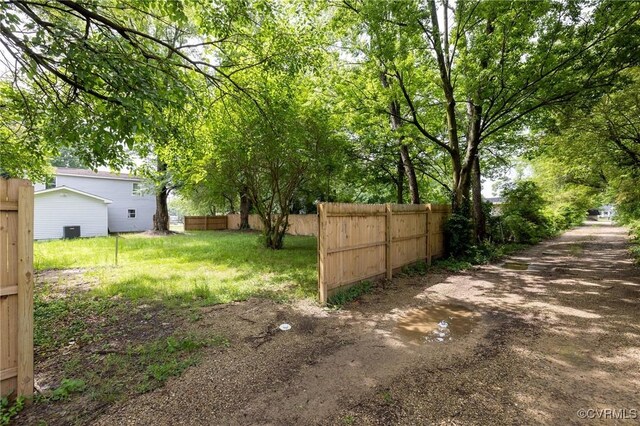3411 Trenton St, Hopewell, VA 23860 - view of yard with fence