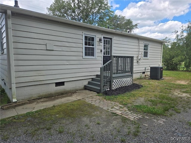 11400 Weyanoke Rd, Charles City, VA 23030 - back of property with crawl space