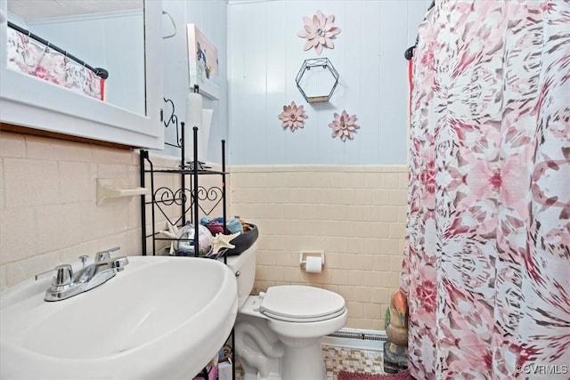 322 St Matthew St, Petersburg, VA 23803 - full bathroom featuring a sink, toilet, a shower with shower curtain, tile walls, and baseboard heating