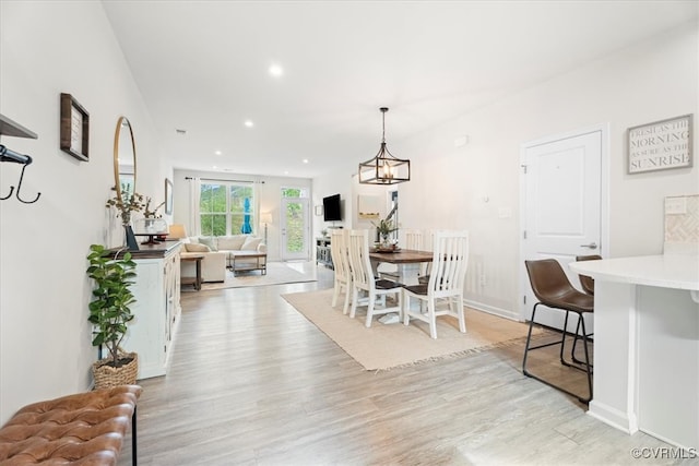 dining space featuring light wood finished floors, recessed lighting, and baseboards