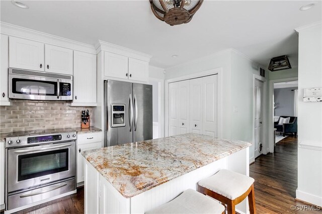 kitchen with stainless steel appliances, a warming drawer, decorative backsplash, dark wood-style flooring, and recessed lighting