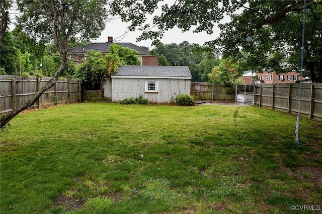 1024 W S Blvd, Petersburg, VA 23805 - view of yard with an outbuilding