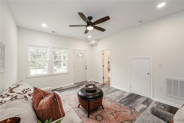 living room with wood finished floors, ceiling fan, recessed lighting, and baseboards