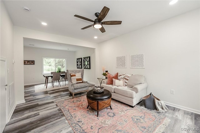 living room with wood finished floors, a ceiling fan, baseboards, and recessed lighting