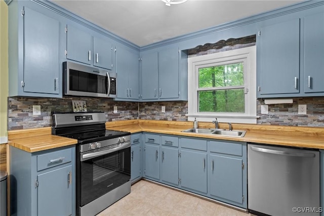 2465 W Deerpath Dr, Powhatan, VA 23139 - kitchen with stainless steel appliances, a sink, blue cabinetry, and backsplash