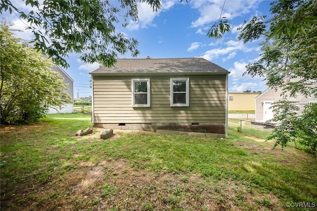 25 Cherry St, Petersburg, VA 23803 - rear view of property with crawl space and a shingled roof