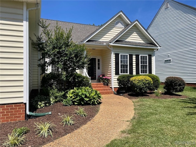 1355 Hawkins Wood Cir, Midlothian, VA 23114 - view of front facade featuring a front yard and a shingled roof