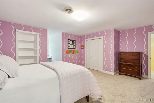 9226 Shelton Pointe Dr, Mechanicsville, VA 23116 - carpeted bedroom with wallpapered walls and baseboards