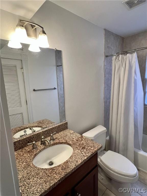 full bath with toilet, vanity, and shower / bath combo with shower curtain