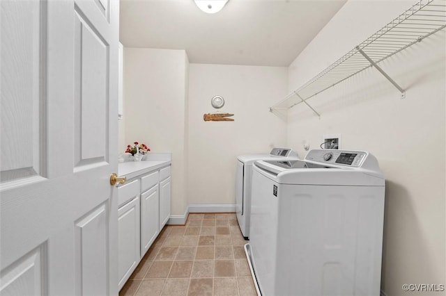 laundry area featuring washer and clothes dryer and baseboards