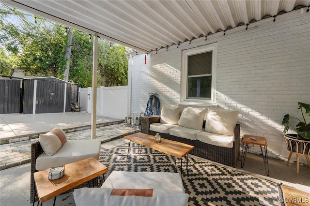 sunroom featuring an outdoor hangout area