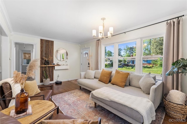 living room featuring a chandelier, crown molding, wood finished floors, and baseboards