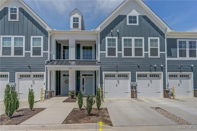 12106 Oxford Landing Dr Unit 202, Glen Allen, VA 23059 - townhome / multi-family property featuring board and batten siding, driveway, and a garage