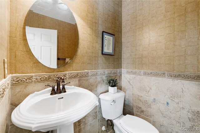 6306 Thistledew Mews, Moseley, VA 23120 - half bathroom with a sink, tile walls, and toilet